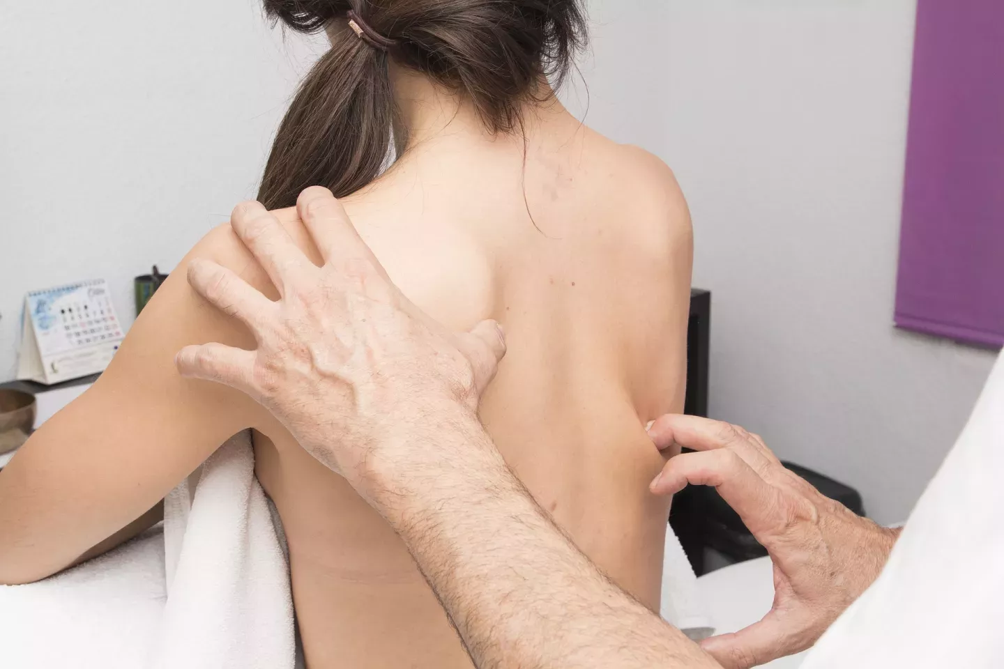 Dornova metoda a Breussova masáž jako účinná terapie v masérské praxi